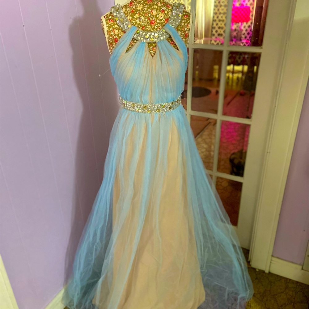 Beautiful Cinderella Gown! Size 1.